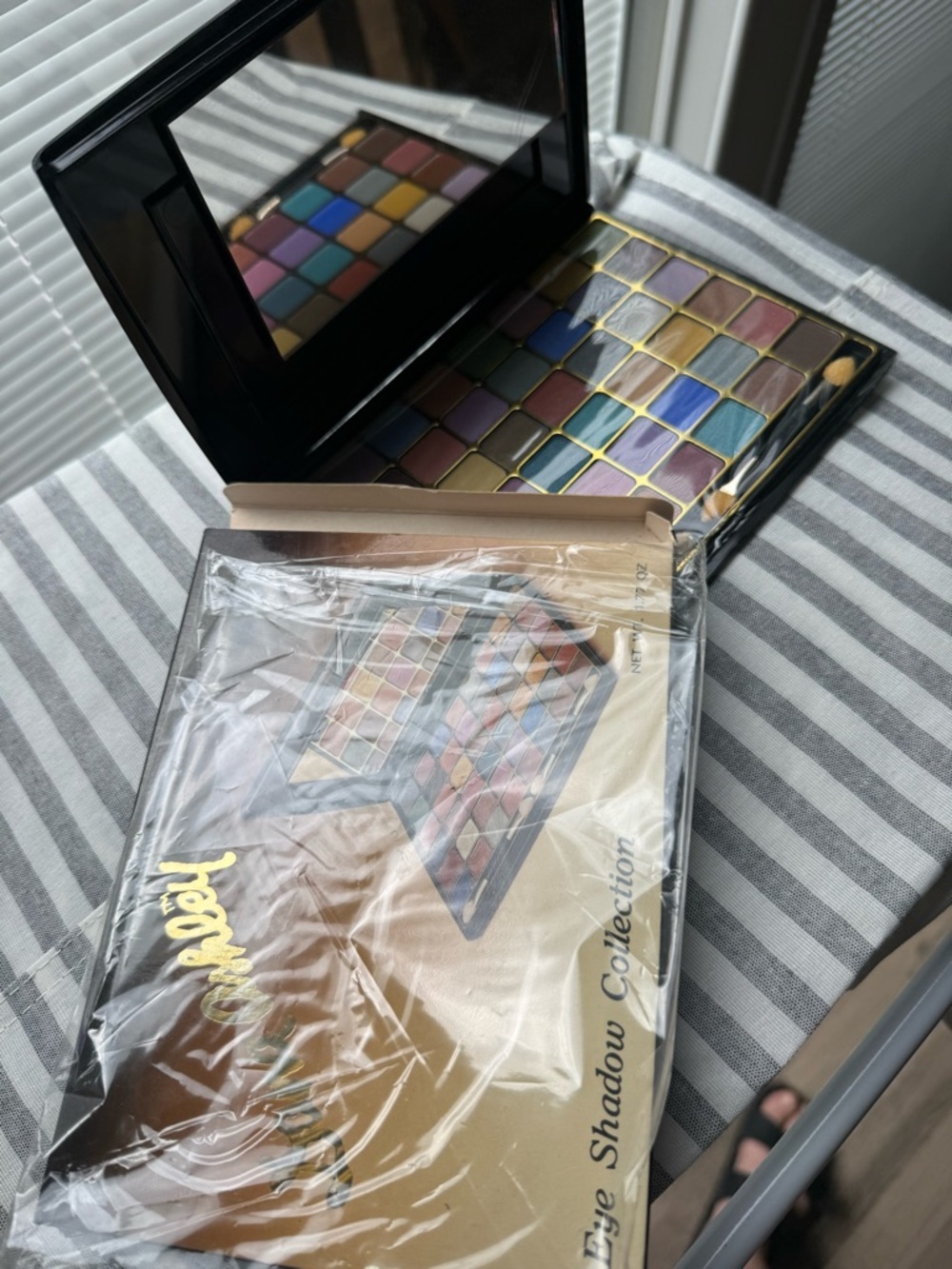Dana Ashley Multicolor Eyeshadow Palette - Vibrant Color Collection